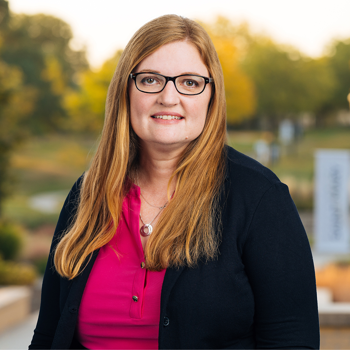 Headshot image of Beth Sisk.