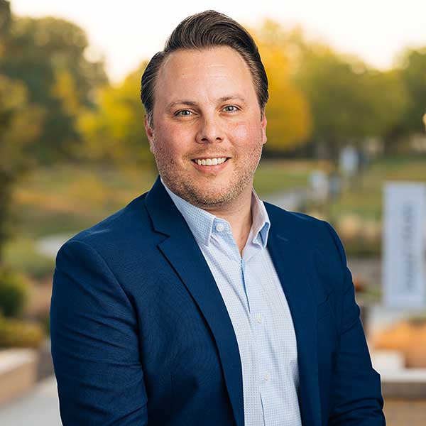 Headshot image of Eder Garavito.