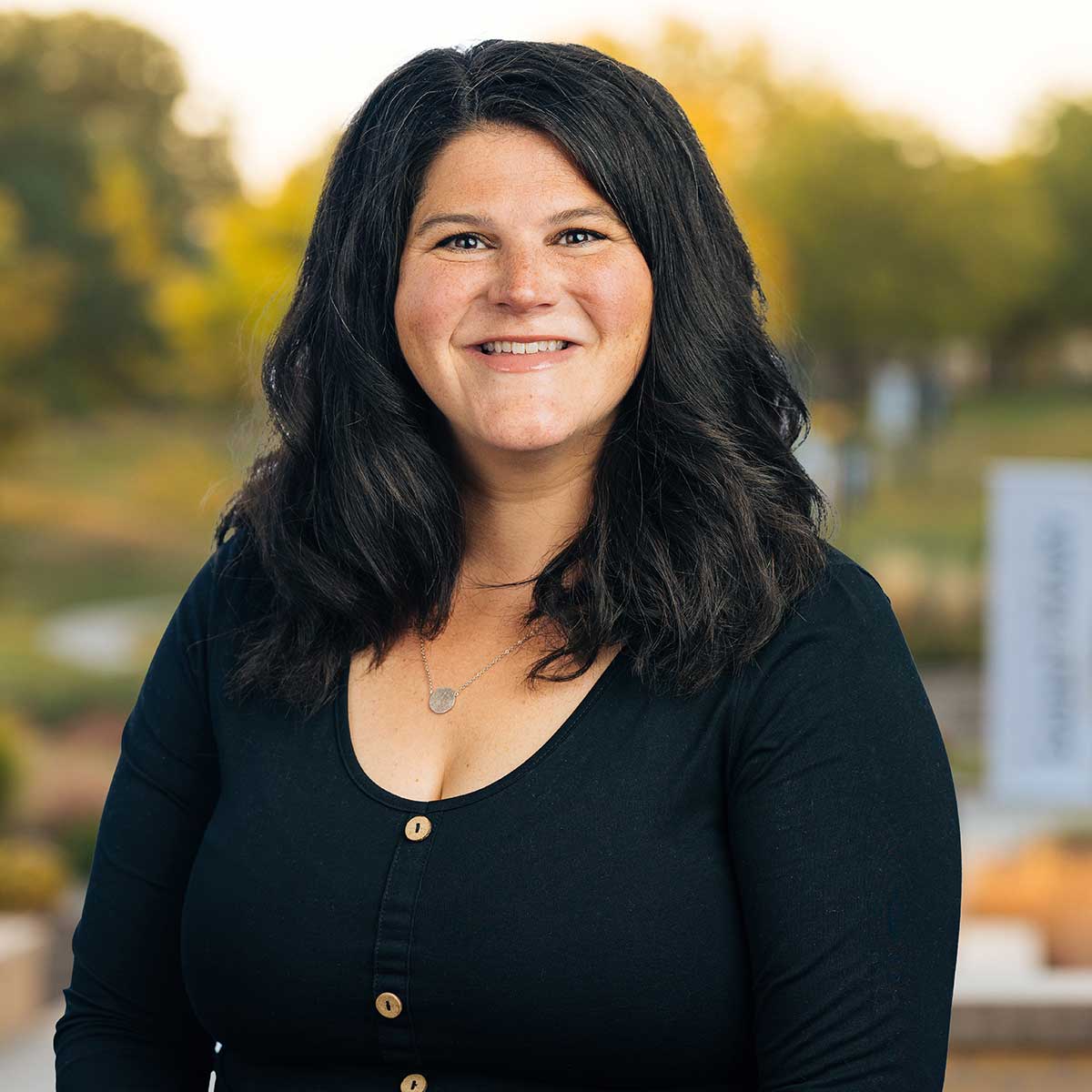 Headshot image of Ellie Cusic.