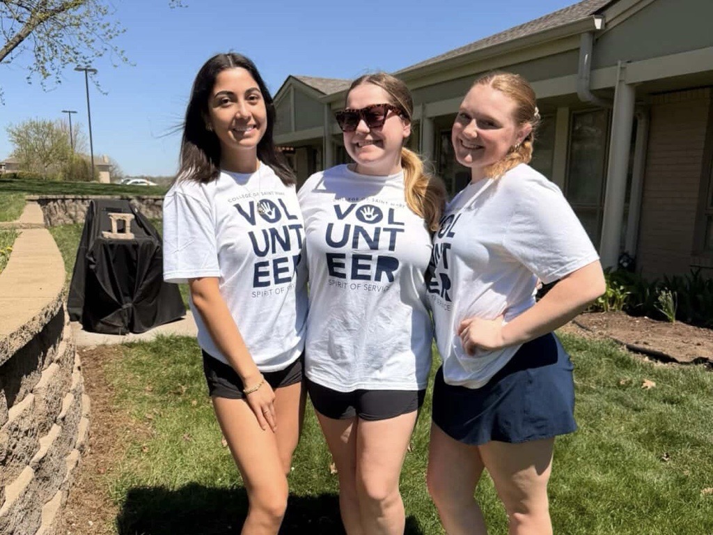 Spirit of Service student volunteers