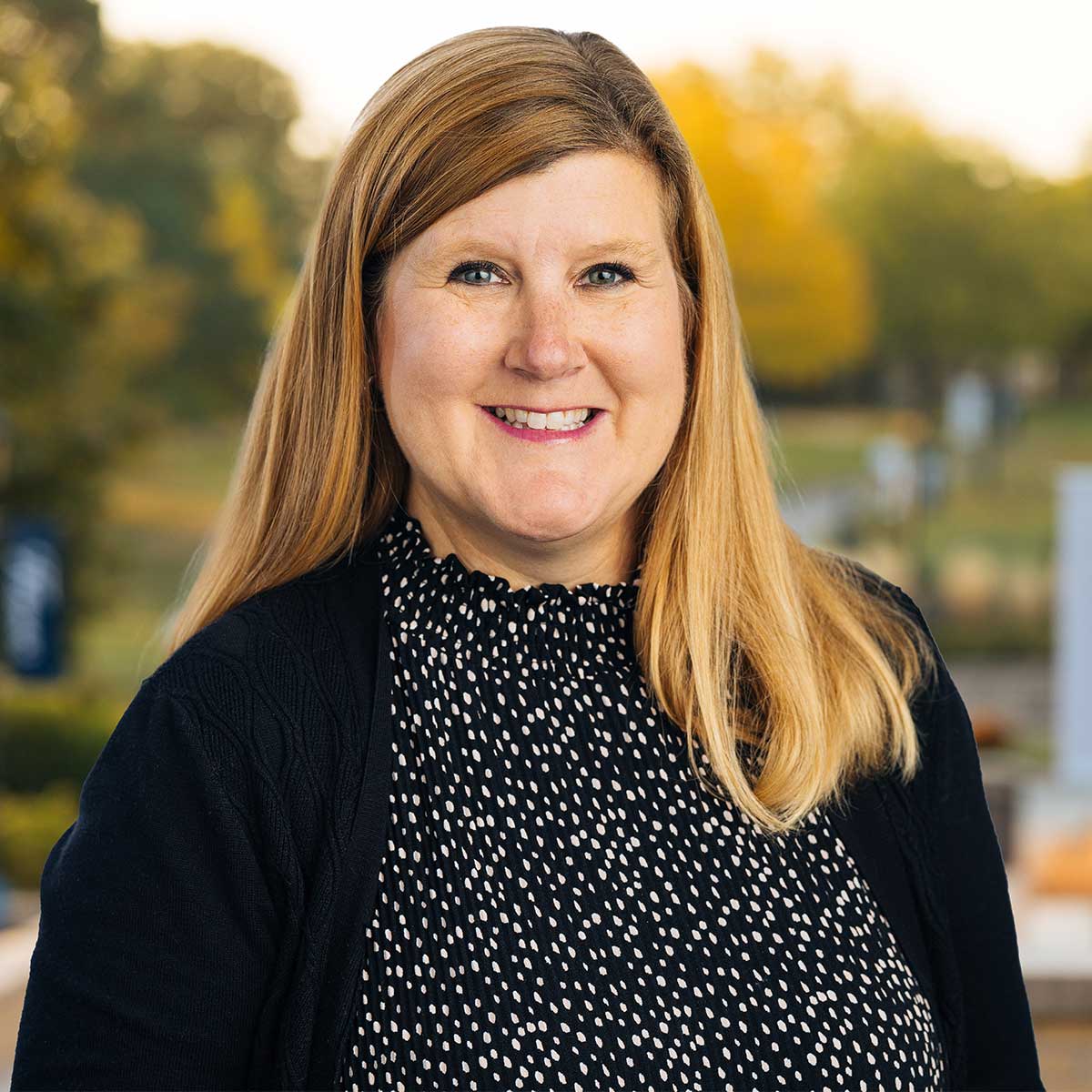 Headshot image of Jennifer Rose-Woodward.