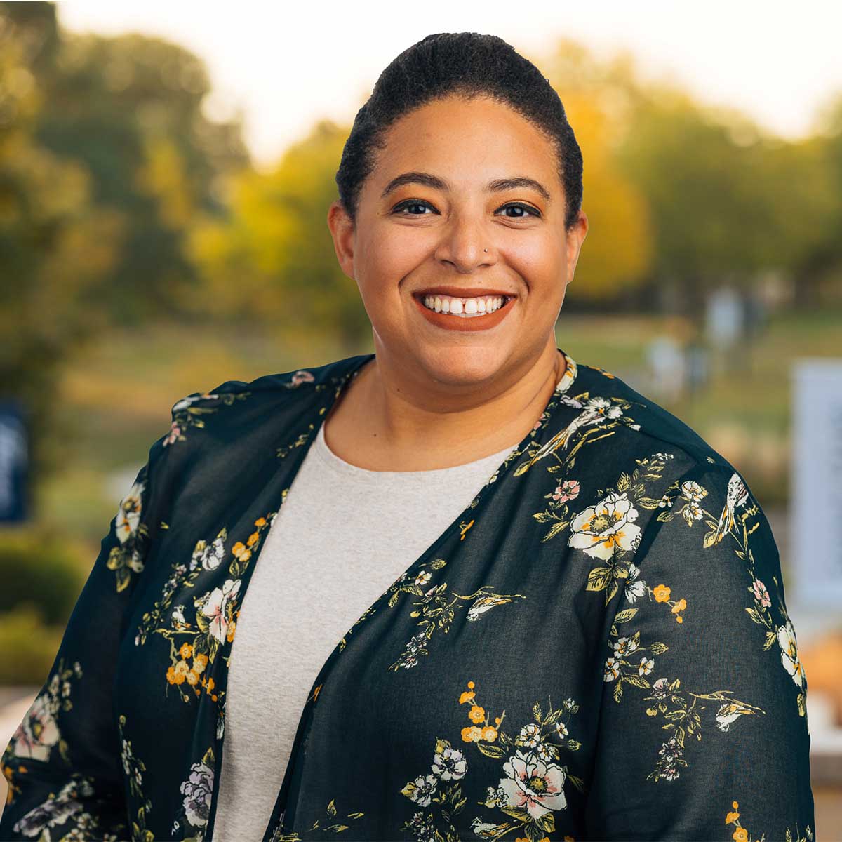 Headshot image of Larissa Buster.