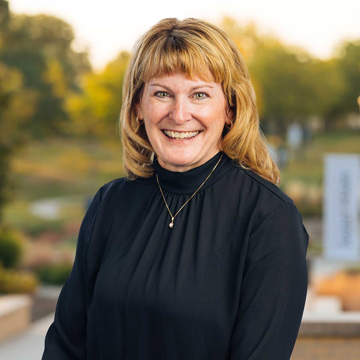 Headshot image of Maureen Hope.